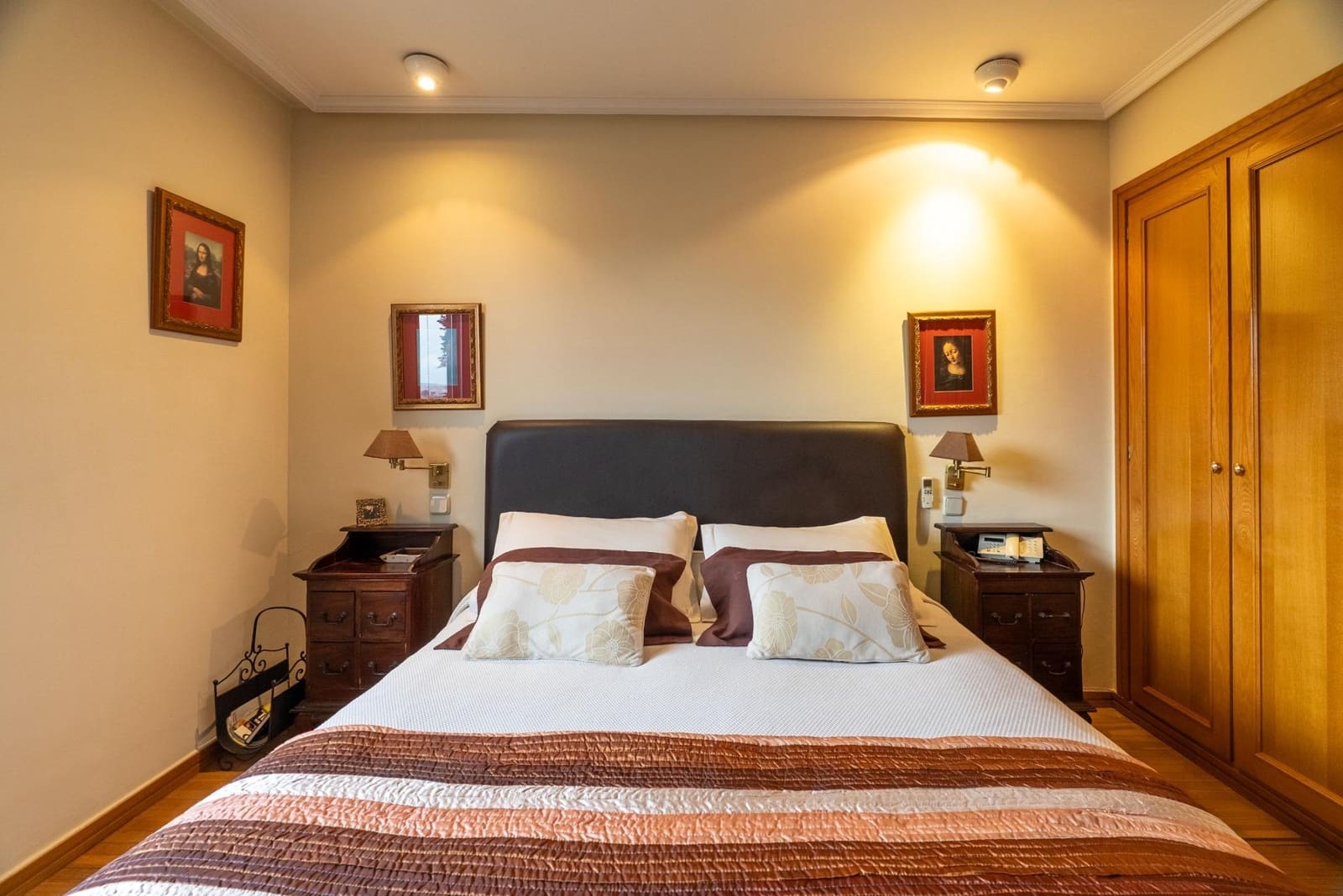 6 soverom Kjedet enebolig til salgs i Madrid by med svømmebasseng garasje - € 1 420 000 (Ref: 9568654)