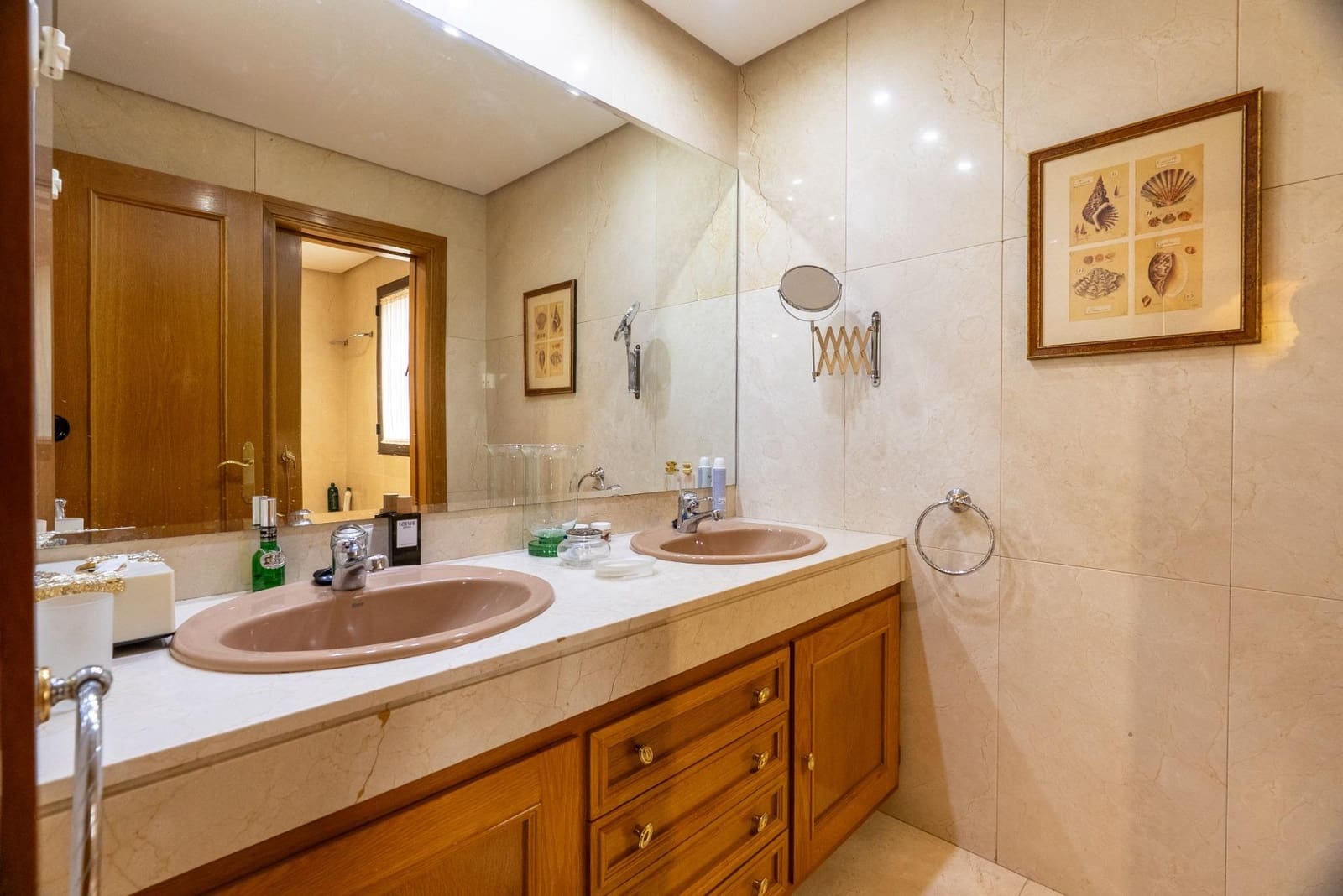 6 soverom Kjedet enebolig til salgs i Madrid by med svømmebasseng garasje - € 1 420 000 (Ref: 9568654)