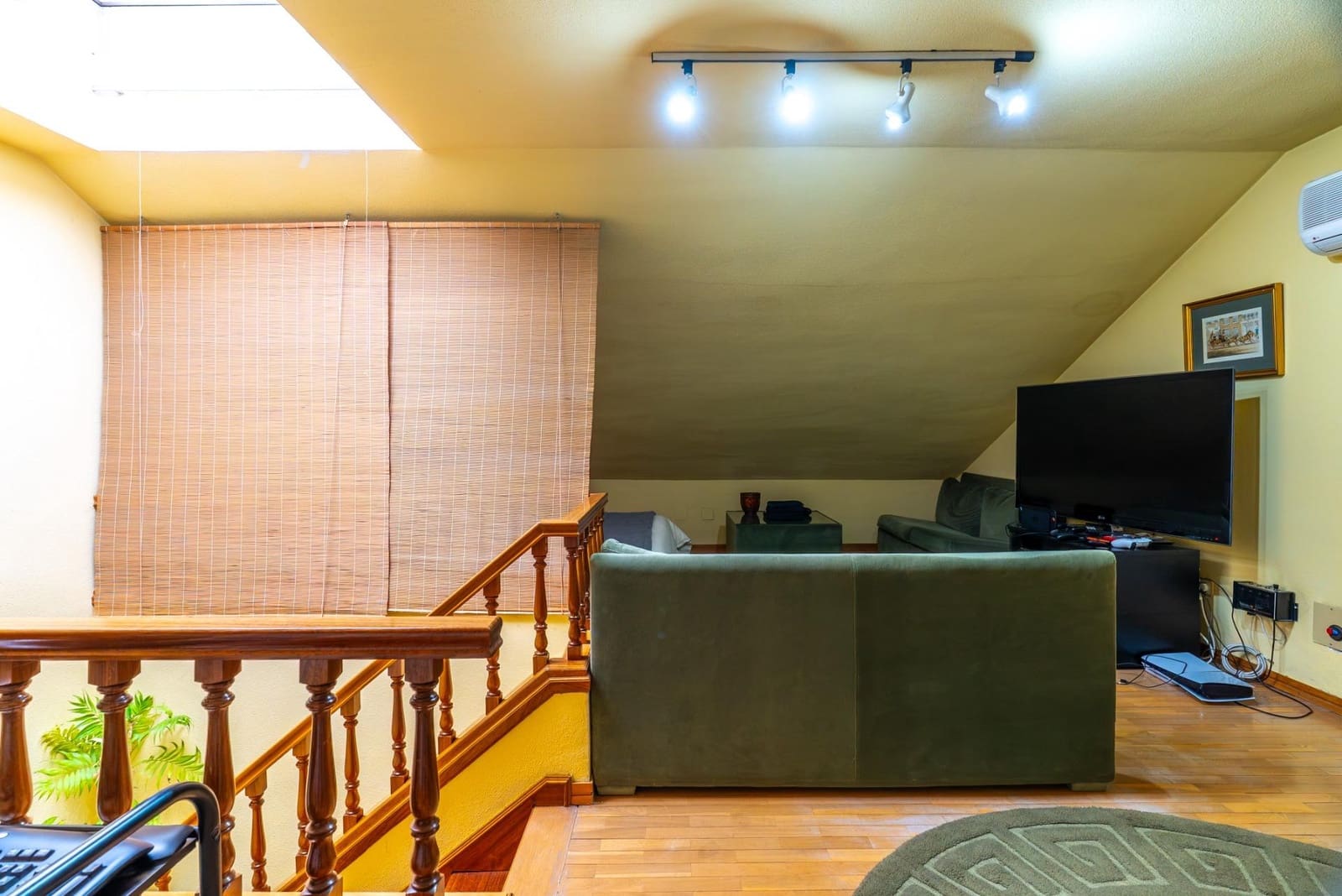 6 soverom Kjedet enebolig til salgs i Madrid by med svømmebasseng garasje - € 1 420 000 (Ref: 9568654)