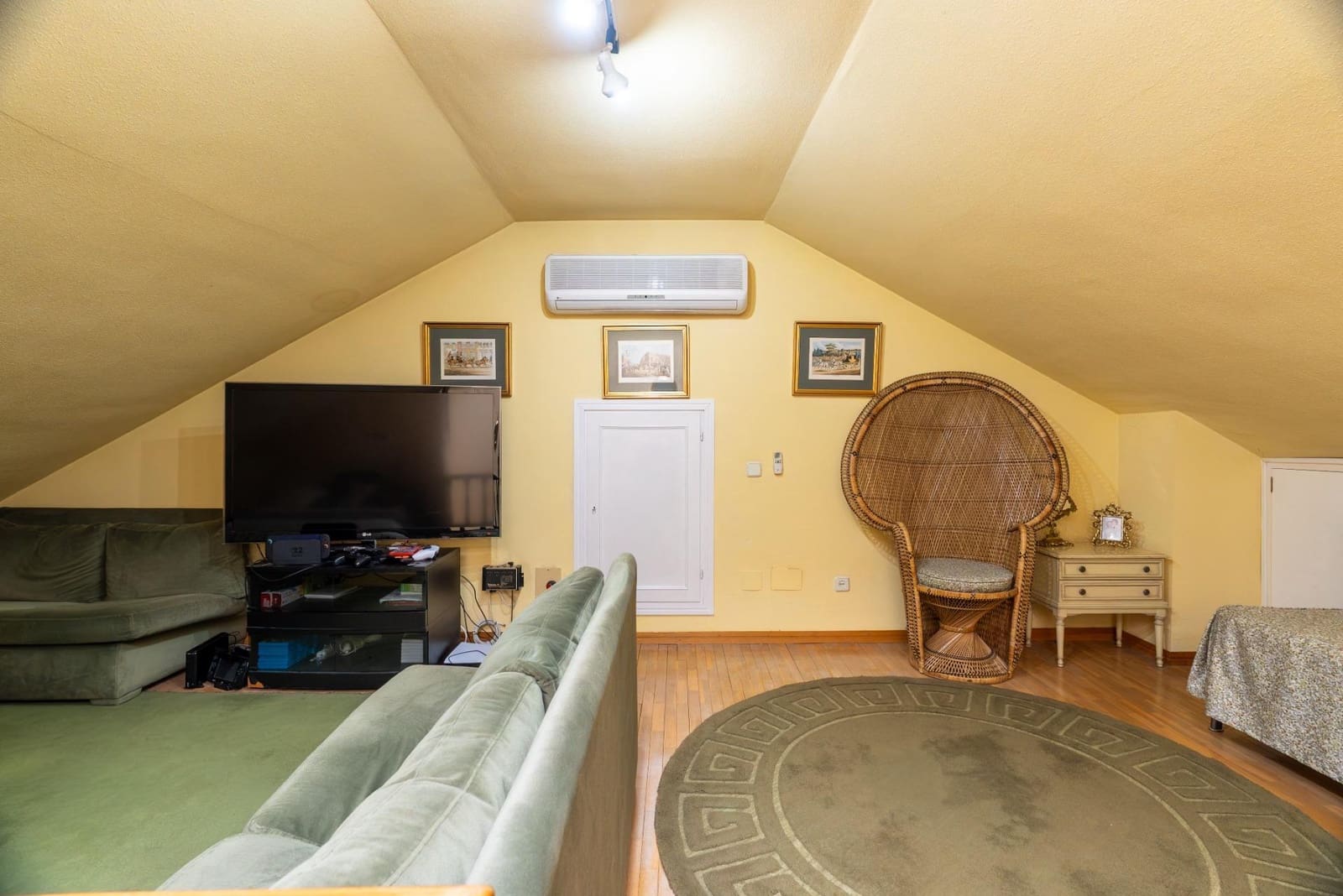 6 soverom Kjedet enebolig til salgs i Madrid by med svømmebasseng garasje - € 1 420 000 (Ref: 9568654)