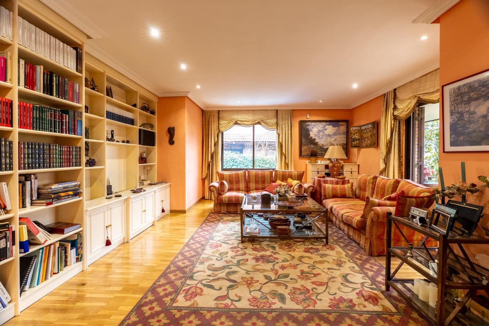 6 soverom Kjedet enebolig til salgs i Madrid by med svømmebasseng garasje - € 1 420 000 (Ref: 9568654)