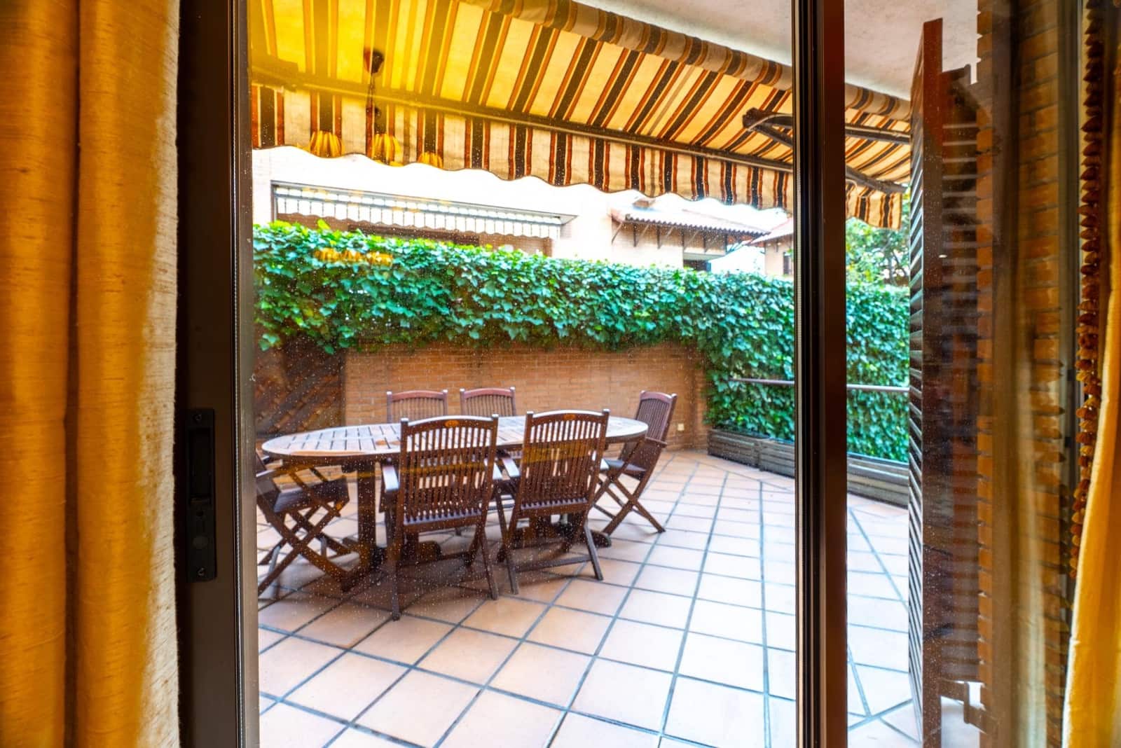 6 soverom Kjedet enebolig til salgs i Madrid by med svømmebasseng garasje - € 1 420 000 (Ref: 9568654)