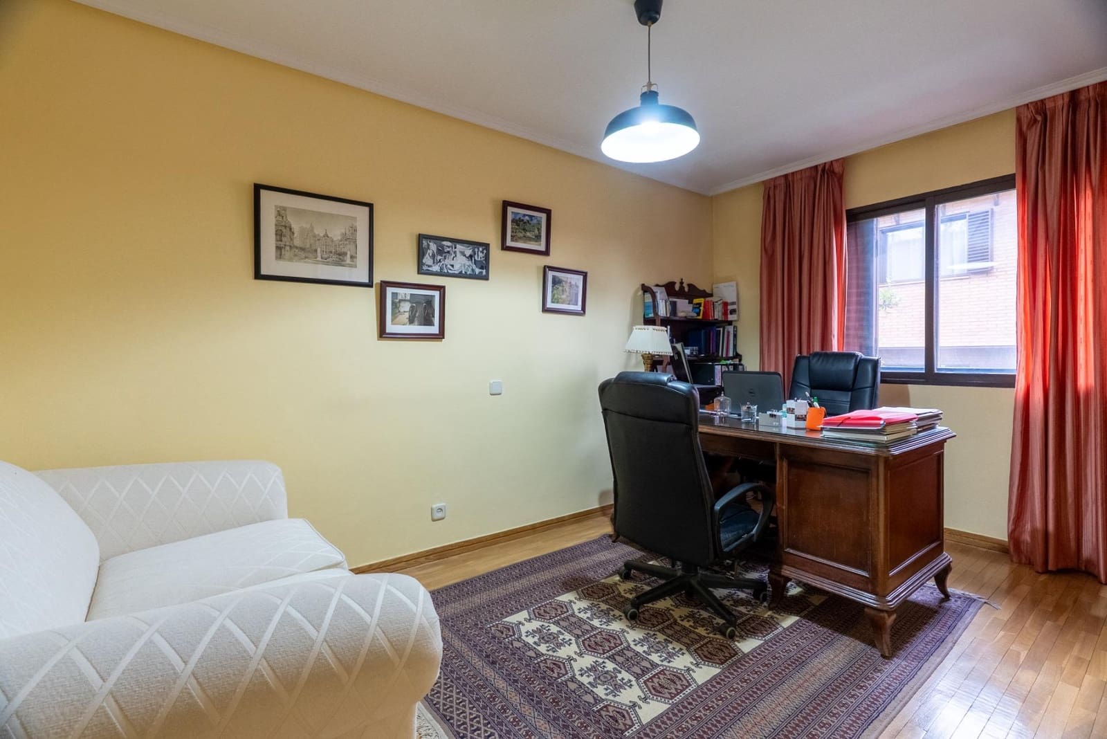 6 soverom Kjedet enebolig til salgs i Madrid by med svømmebasseng garasje - € 1 420 000 (Ref: 9568654)