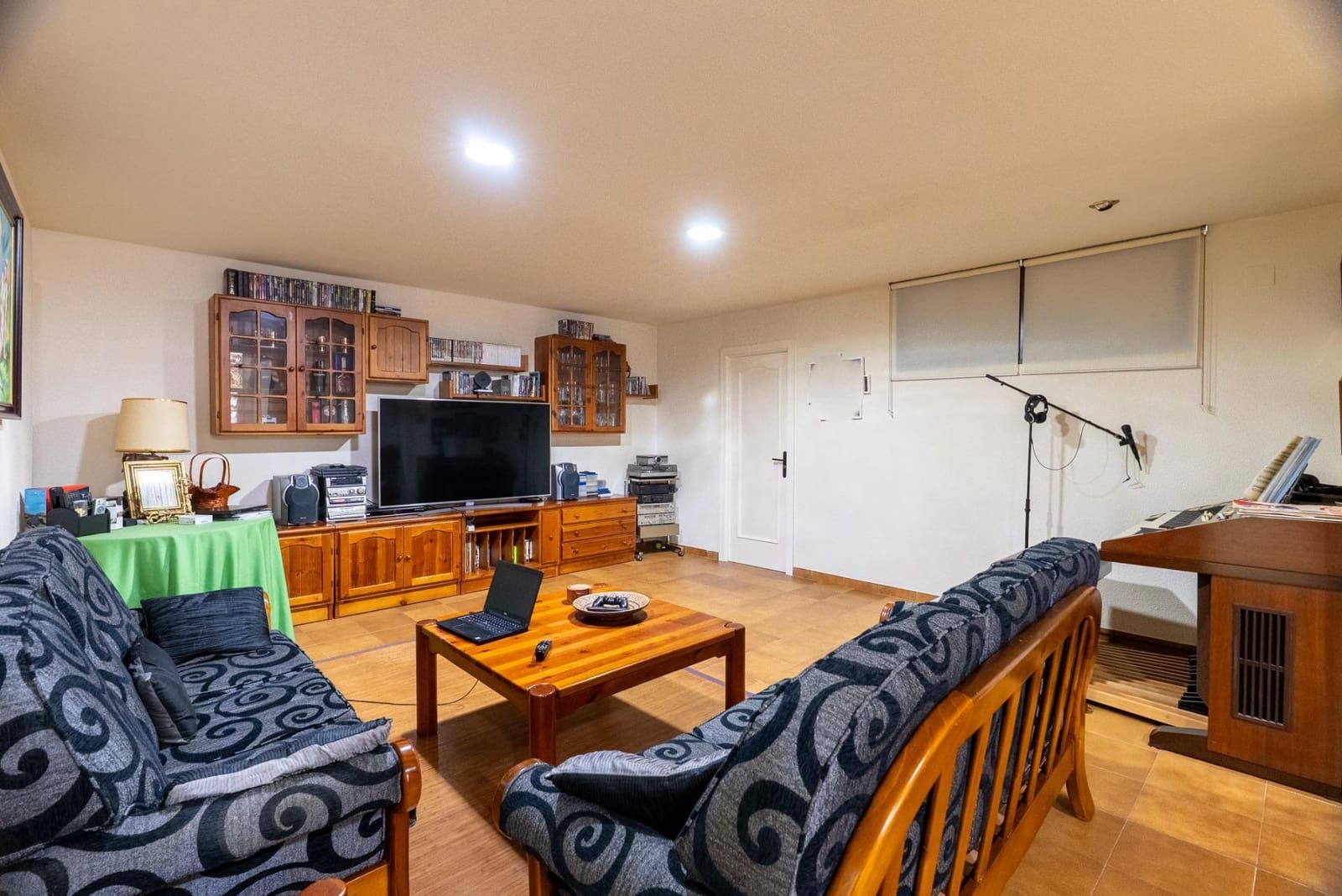 6 soverom Kjedet enebolig til salgs i Madrid by med svømmebasseng garasje - € 1 420 000 (Ref: 9568654)