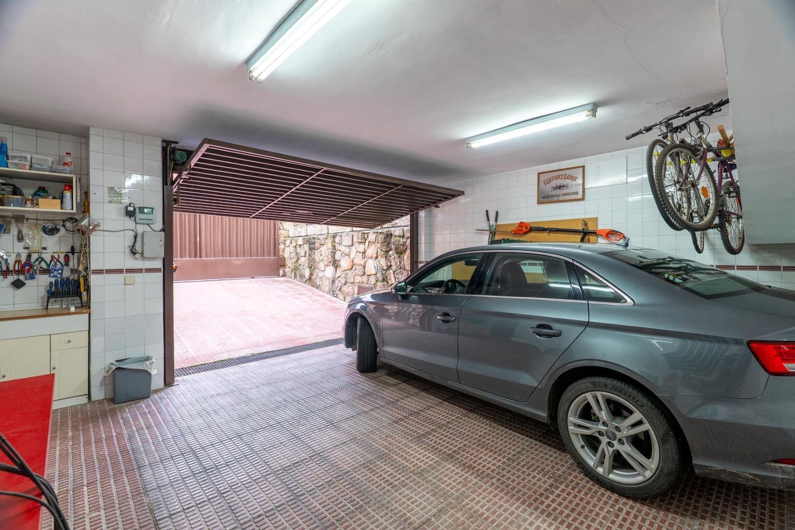 6 soverom Kjedet enebolig til salgs i Madrid by med svømmebasseng garasje - € 1 420 000 (Ref: 9568654)