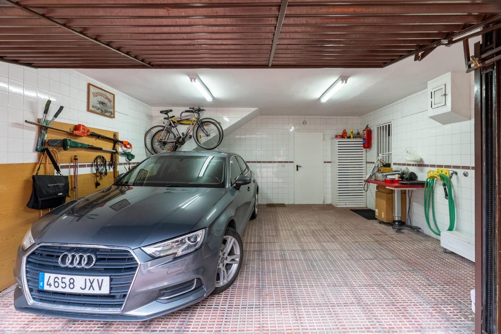 6 soverom Kjedet enebolig til salgs i Madrid by med svømmebasseng garasje - € 1 420 000 (Ref: 9568654)