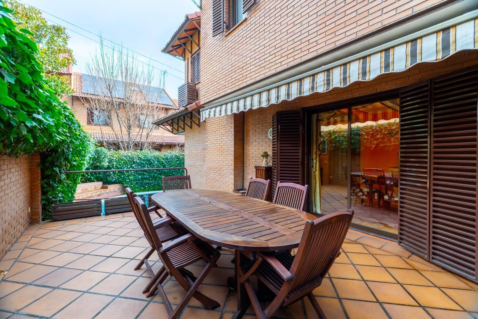 6 soverom Kjedet enebolig til salgs i Madrid by med svømmebasseng garasje - € 1 420 000 (Ref: 9568654)