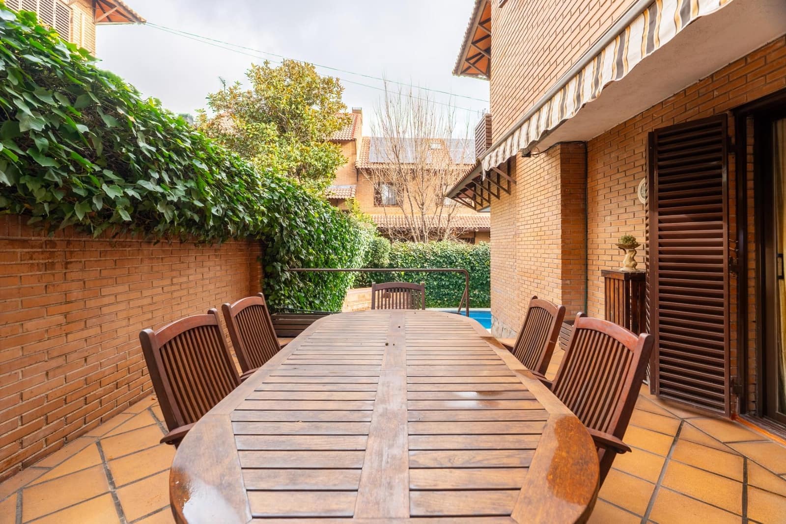 6 soverom Kjedet enebolig til salgs i Madrid by med svømmebasseng garasje - € 1 420 000 (Ref: 9568654)