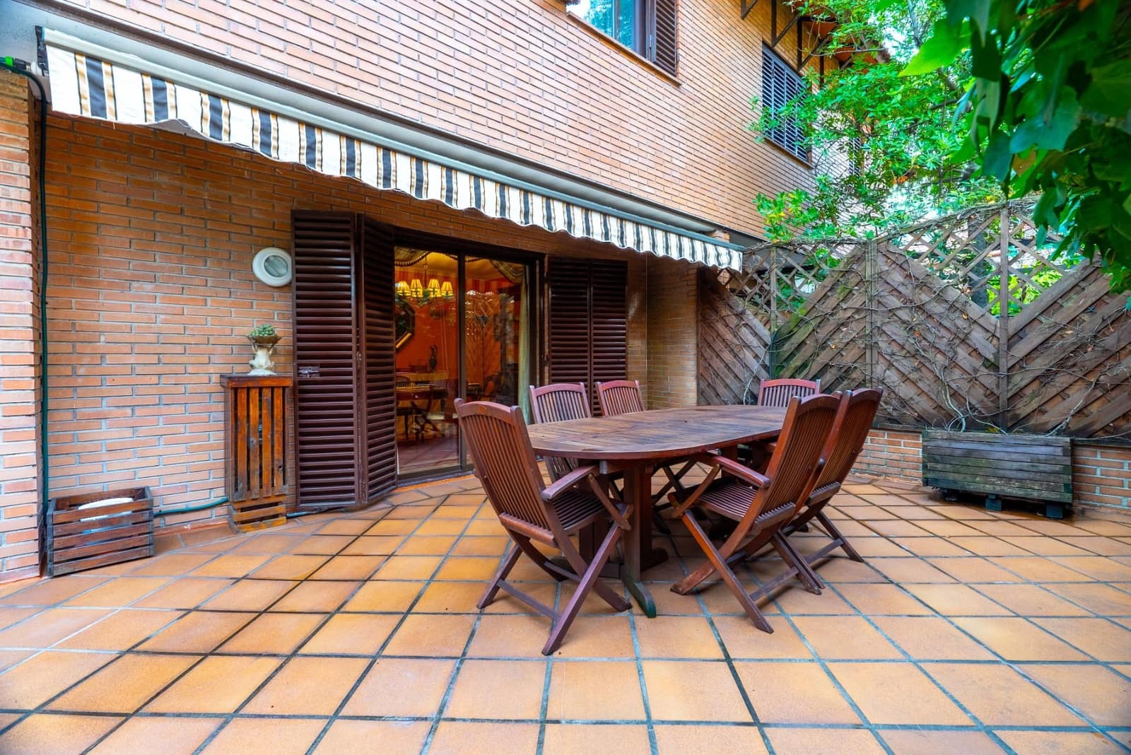 6 soverom Kjedet enebolig til salgs i Madrid by med svømmebasseng garasje - € 1 420 000 (Ref: 9568654)