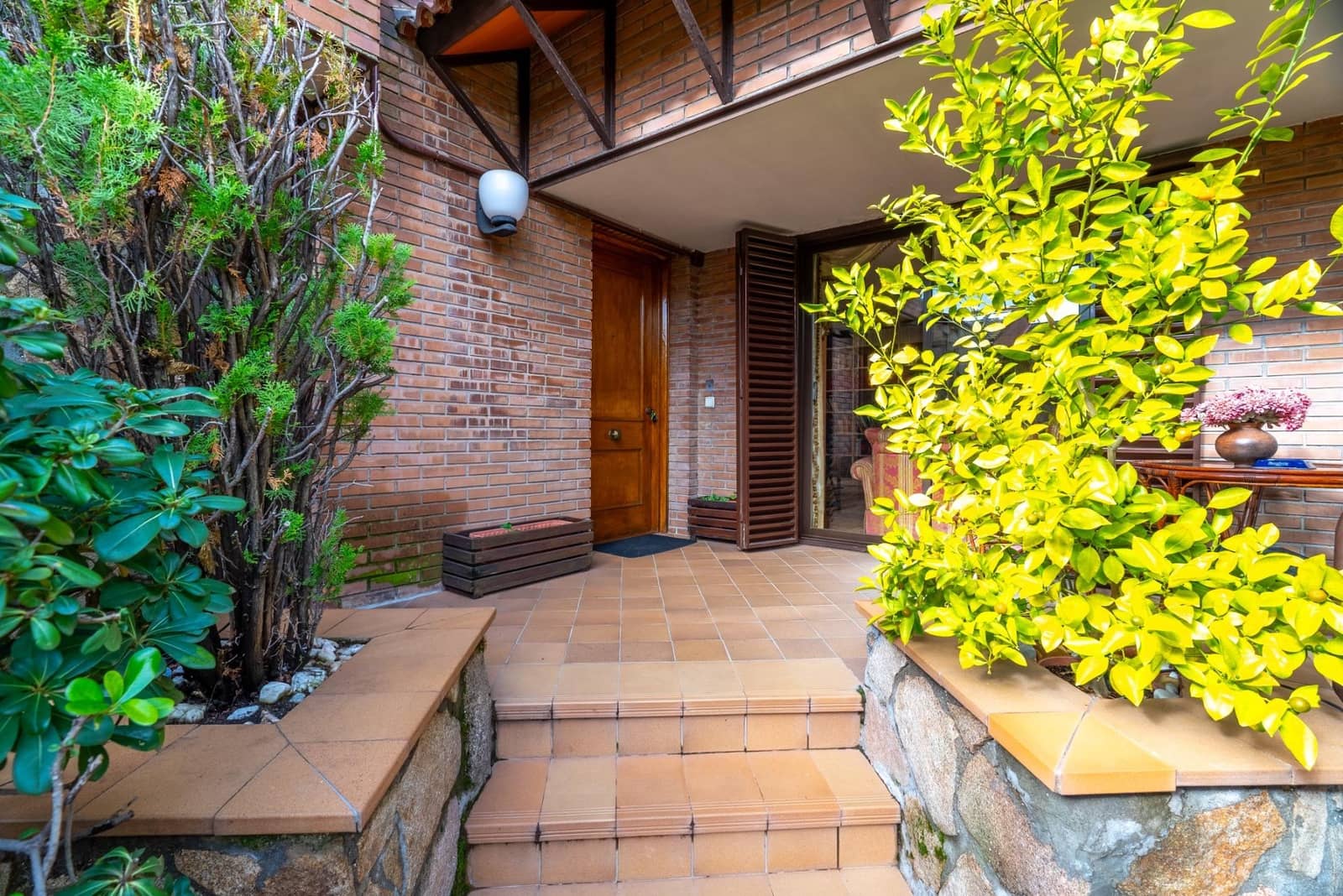 6 soverom Kjedet enebolig til salgs i Madrid by med svømmebasseng garasje - € 1 420 000 (Ref: 9568654)