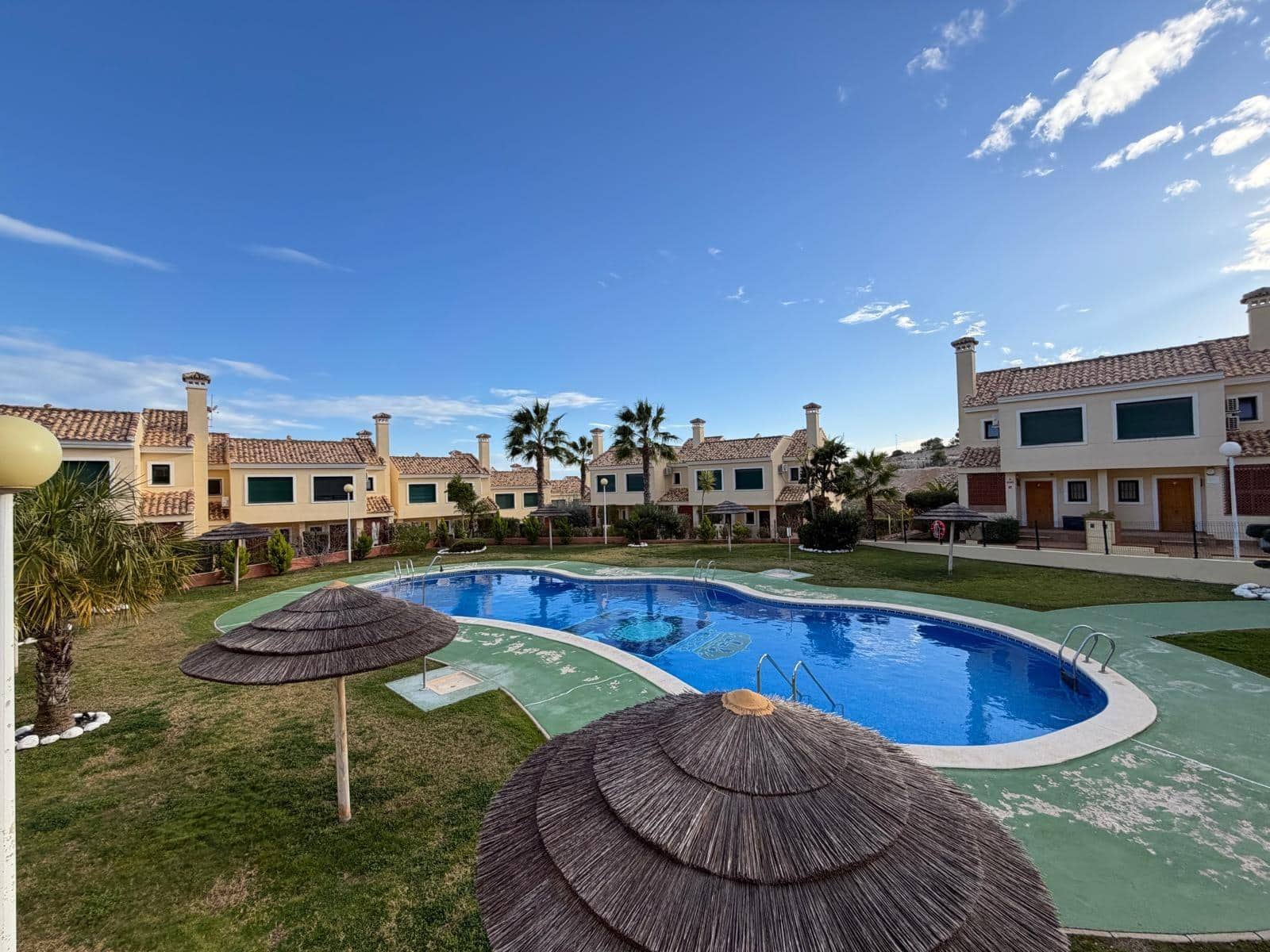 2 soverom Rekkehus til salgs i Orihuela Costa med svømmebasseng - € 249 900 (Ref: 9574629)
