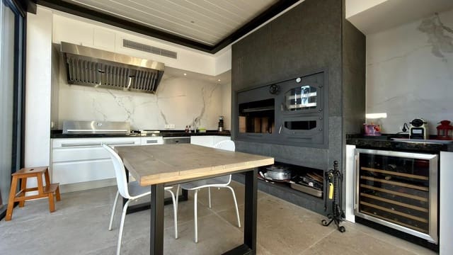 6 soveværelse Villa til salg i Benidorm med swimmingpool - € 1.295.000 (Ref: 9574630)