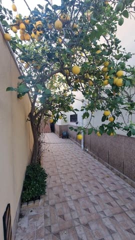 5 Zimmer Villa zu verkaufen in Los Balcones mit Pool Garage - 499.000 € (Ref: 9576704)