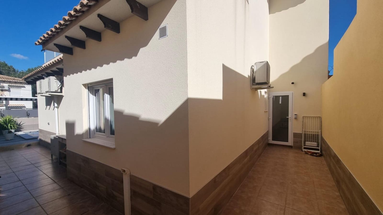 5 Zimmer Villa zu verkaufen in Los Balcones mit Pool Garage - 499.000 € (Ref: 9576704)