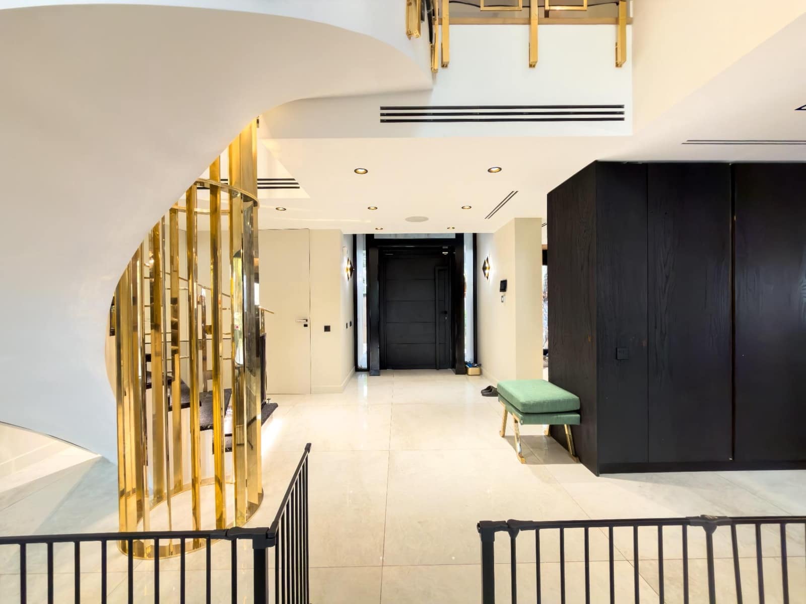 5 makuuhuone Huvila myytävänä paikassa Pozuelo de Alarcon mukana uima-altaan 
autotalli - 3 000 000 € (Ref: 9582943)