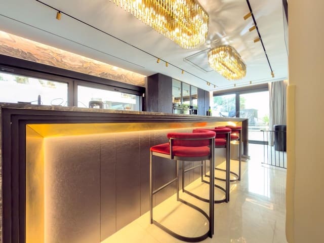 5 makuuhuone Huvila myytävänä paikassa Pozuelo de Alarcón mukana uima-altaan 
autotalli - 3 000 000 € (Ref: 9582943)