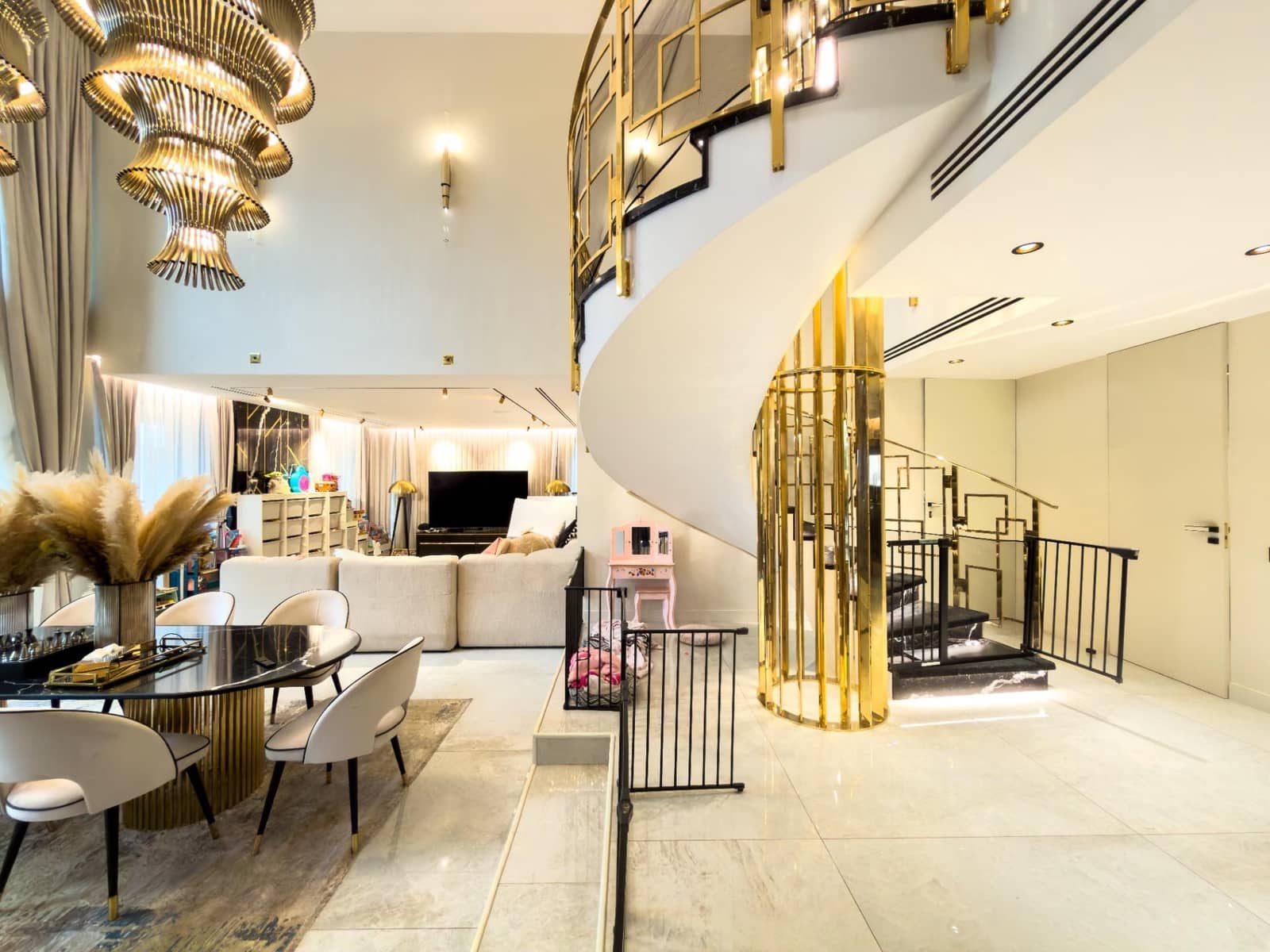 5 makuuhuone Huvila myytävänä paikassa Pozuelo de Alarcon mukana uima-altaan 
autotalli - 3 000 000 € (Ref: 9582943)