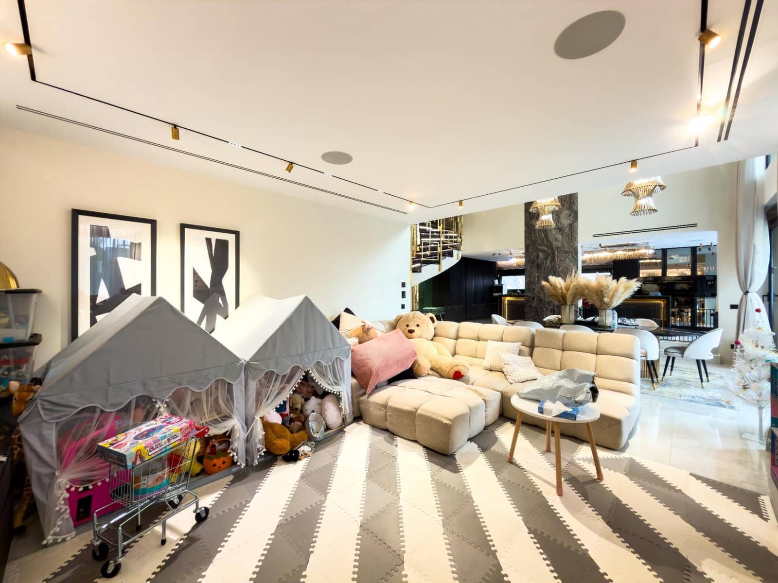 5 makuuhuone Huvila myytävänä paikassa Pozuelo de Alarcon mukana uima-altaan 
autotalli - 3 000 000 € (Ref: 9582943)