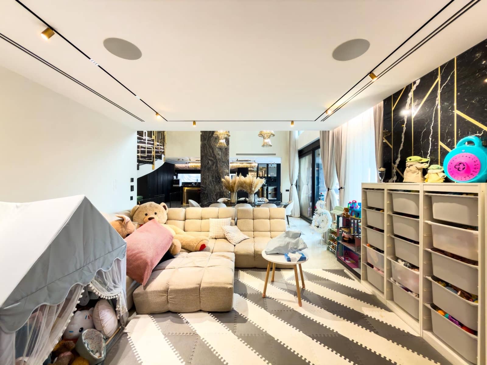 5 makuuhuone Huvila myytävänä paikassa Pozuelo de Alarcon mukana uima-altaan 
autotalli - 3 000 000 € (Ref: 9582943)