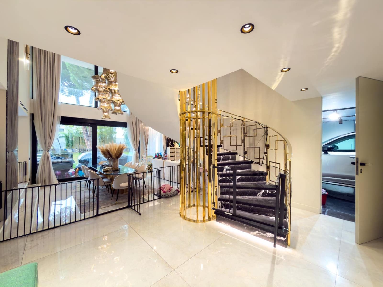 5 makuuhuone Huvila myytävänä paikassa Pozuelo de Alarcon mukana uima-altaan 
autotalli - 3 000 000 € (Ref: 9582943)