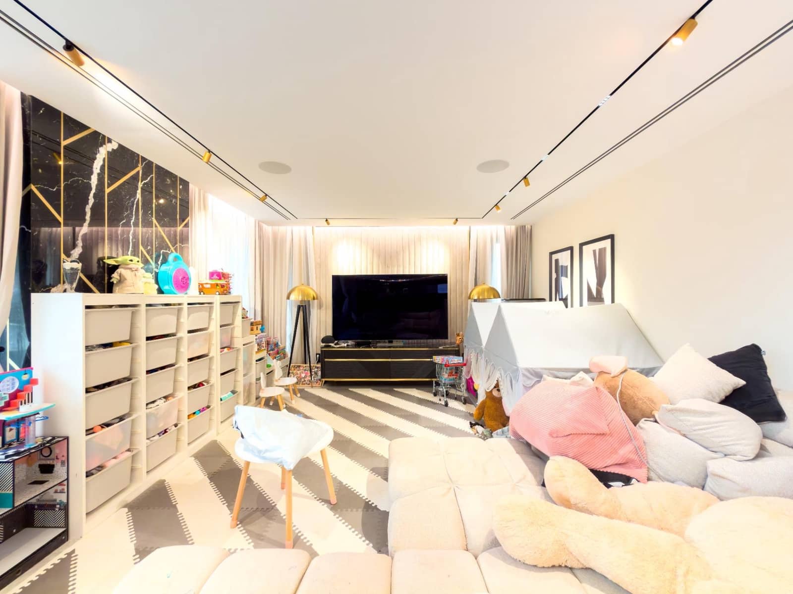 5 makuuhuone Huvila myytävänä paikassa Pozuelo de Alarcon mukana uima-altaan 
autotalli - 3 000 000 € (Ref: 9582943)