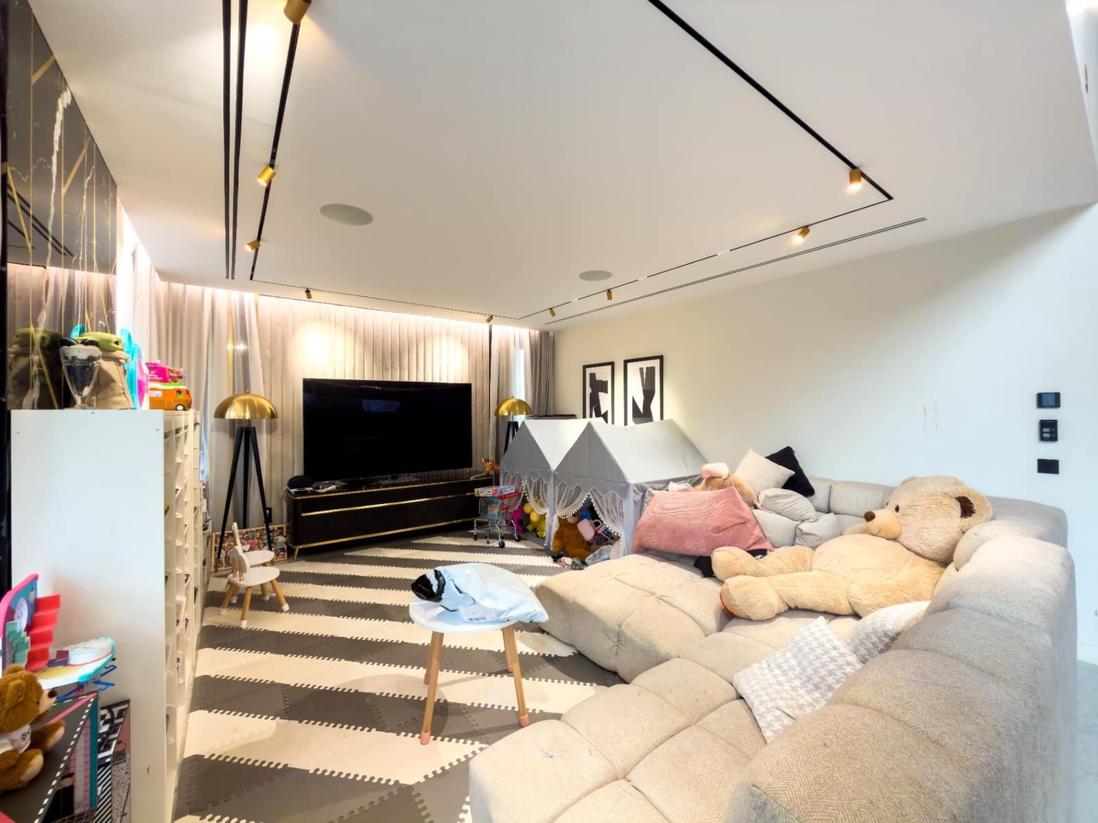 5 makuuhuone Huvila myytävänä paikassa Pozuelo de Alarcon mukana uima-altaan 
autotalli - 3 000 000 € (Ref: 9582943)