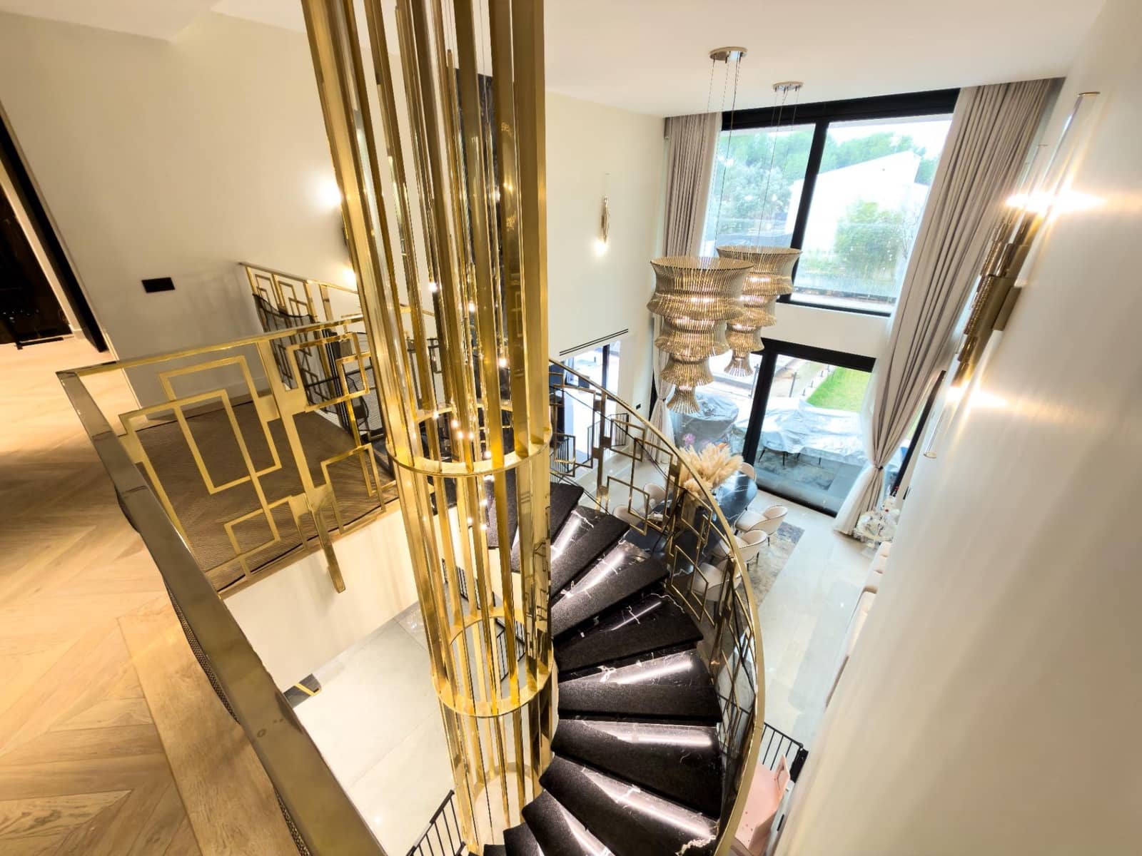 5 makuuhuone Huvila myytävänä paikassa Pozuelo de Alarcon mukana uima-altaan 
autotalli - 3 000 000 € (Ref: 9582943)