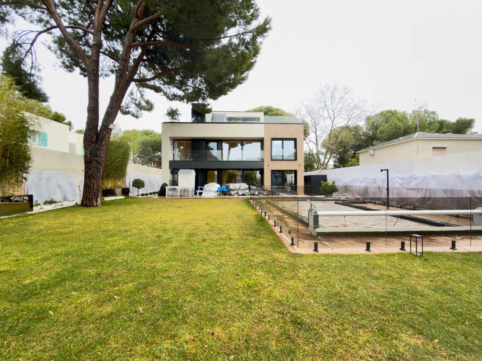 5 makuuhuone Huvila myytävänä paikassa Pozuelo de Alarcon mukana uima-altaan 
autotalli - 3 000 000 € (Ref: 9582943)