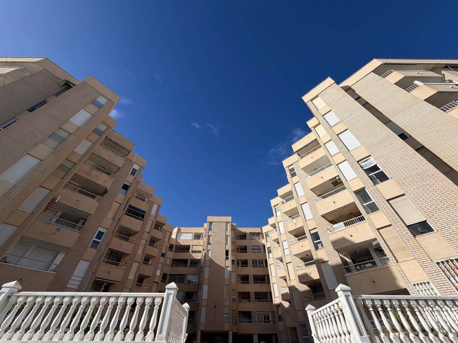 Apartamento de 3 habitaciones en Torrevieja en venta con garaje - 273.000 € (Ref: 9582946)