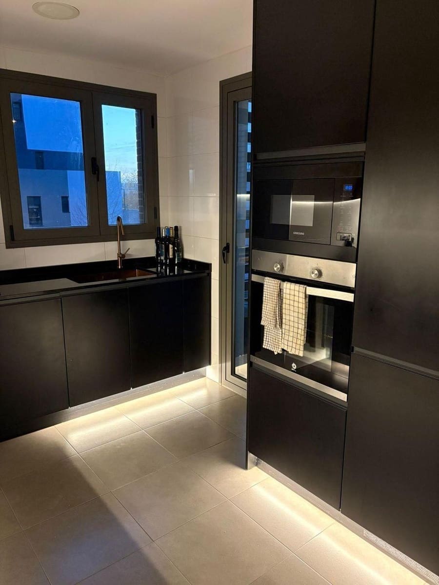 3 soveværelse Lejlighed til salg i Madrid by med swimmingpool - € 620.000 (Ref: 9586496)