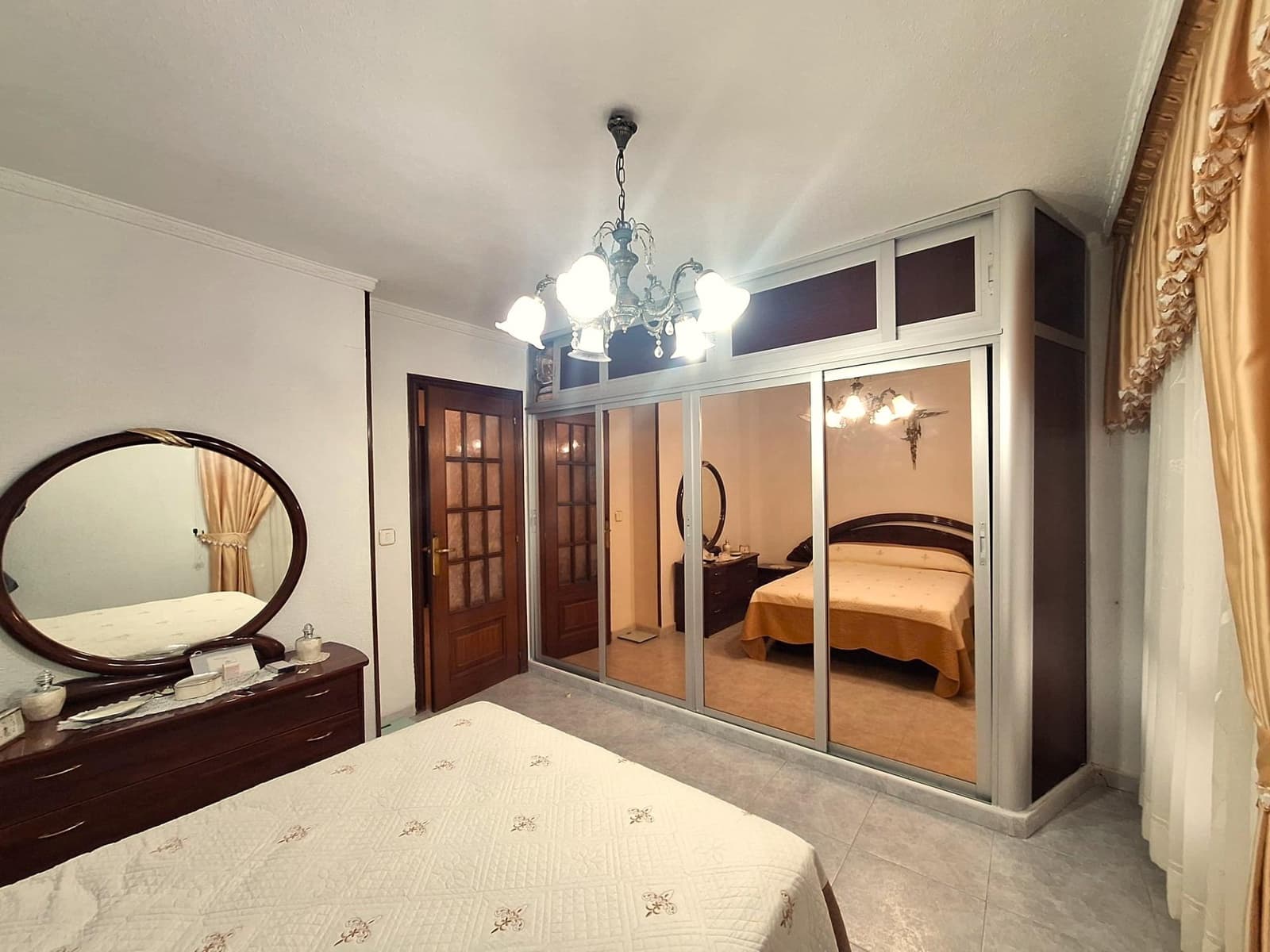 4 Zimmer Wohnung zu verkaufen in Alicante / Alacant Stadt mit Garage - 132.000 € (Ref: 9596131)