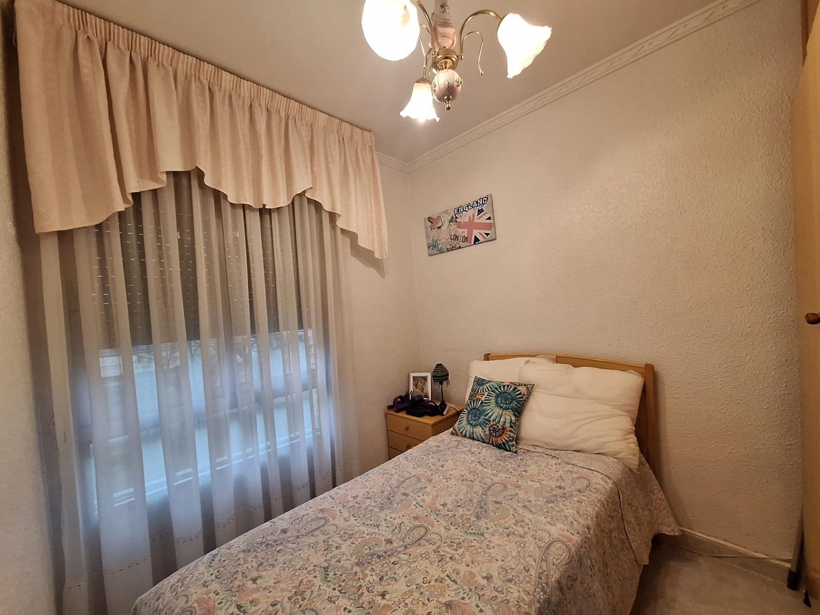 4 Zimmer Wohnung zu verkaufen in Alicante / Alacant Stadt mit Garage - 132.000 € (Ref: 9596131)