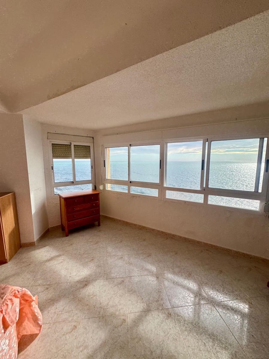 Apartamento de 4 habitaciones en Torrevieja en venta con piscina - 360.000 € (Ref: 9599542)