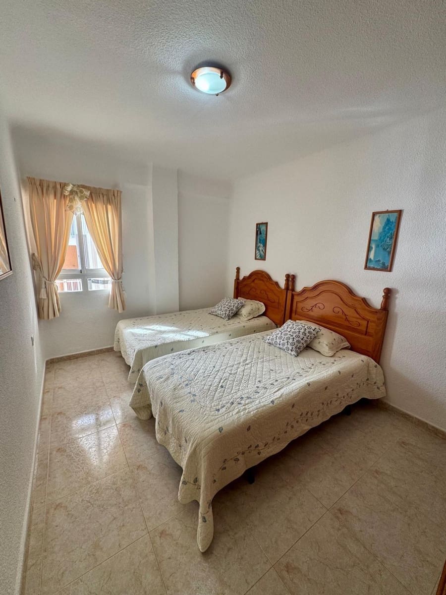 Apartamento de 4 habitaciones en Torrevieja en venta con piscina - 360.000 € (Ref: 9599542)
