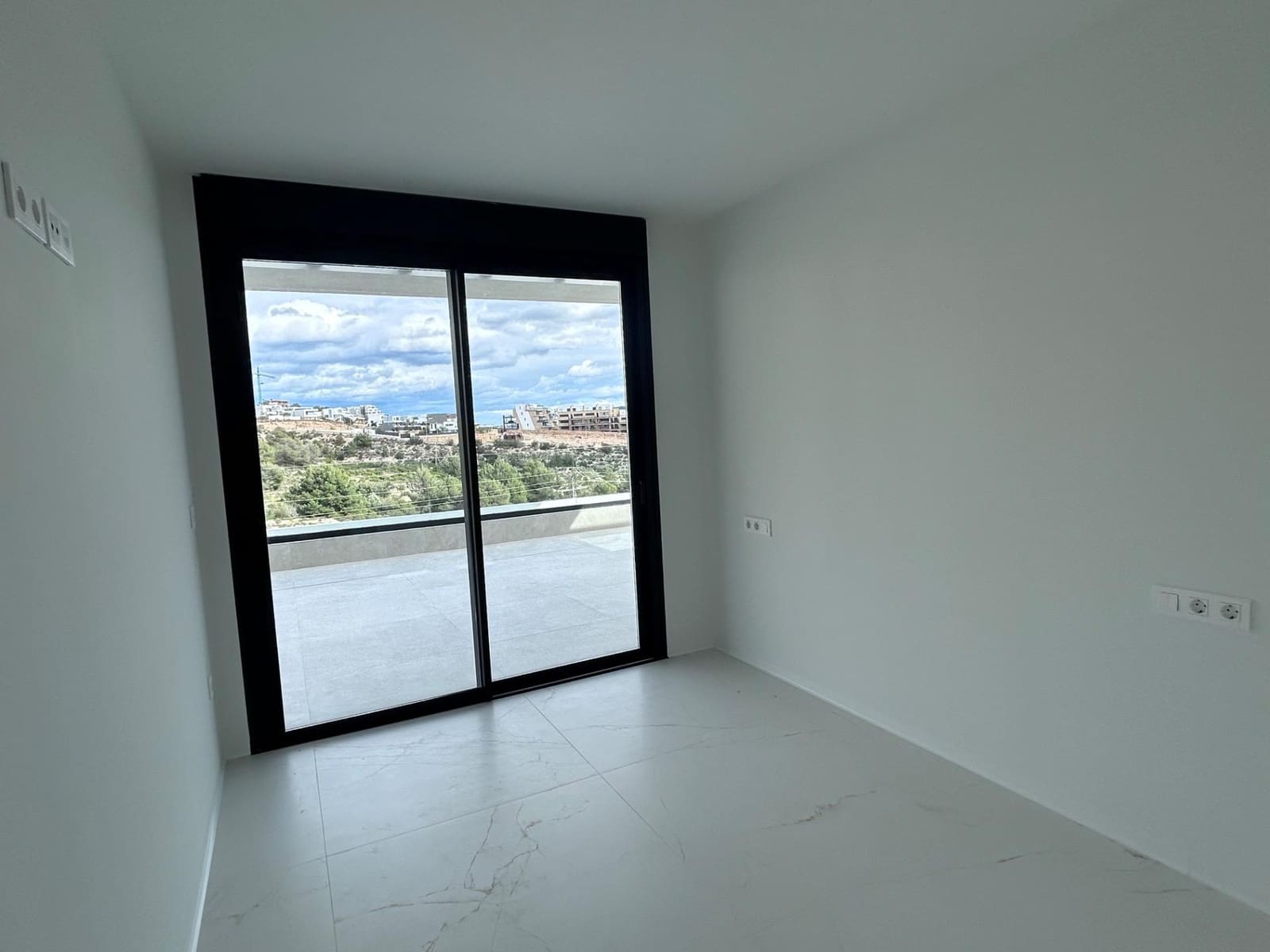 2 bedroom Apartment for sale in Finestrat with pool - € 500,000 (Ref: 9604970)