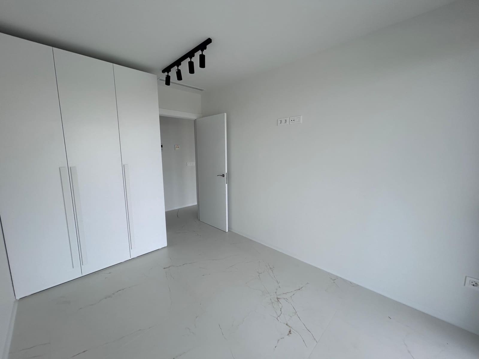 2 bedroom Apartment for sale in Finestrat with pool - € 500,000 (Ref: 9604970)