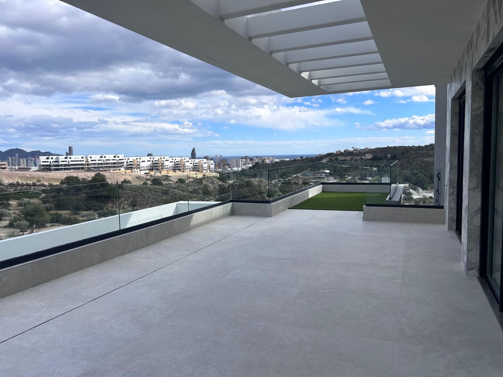 2 bedroom Apartment for sale in Finestrat with pool - € 500,000 (Ref: 9604970)