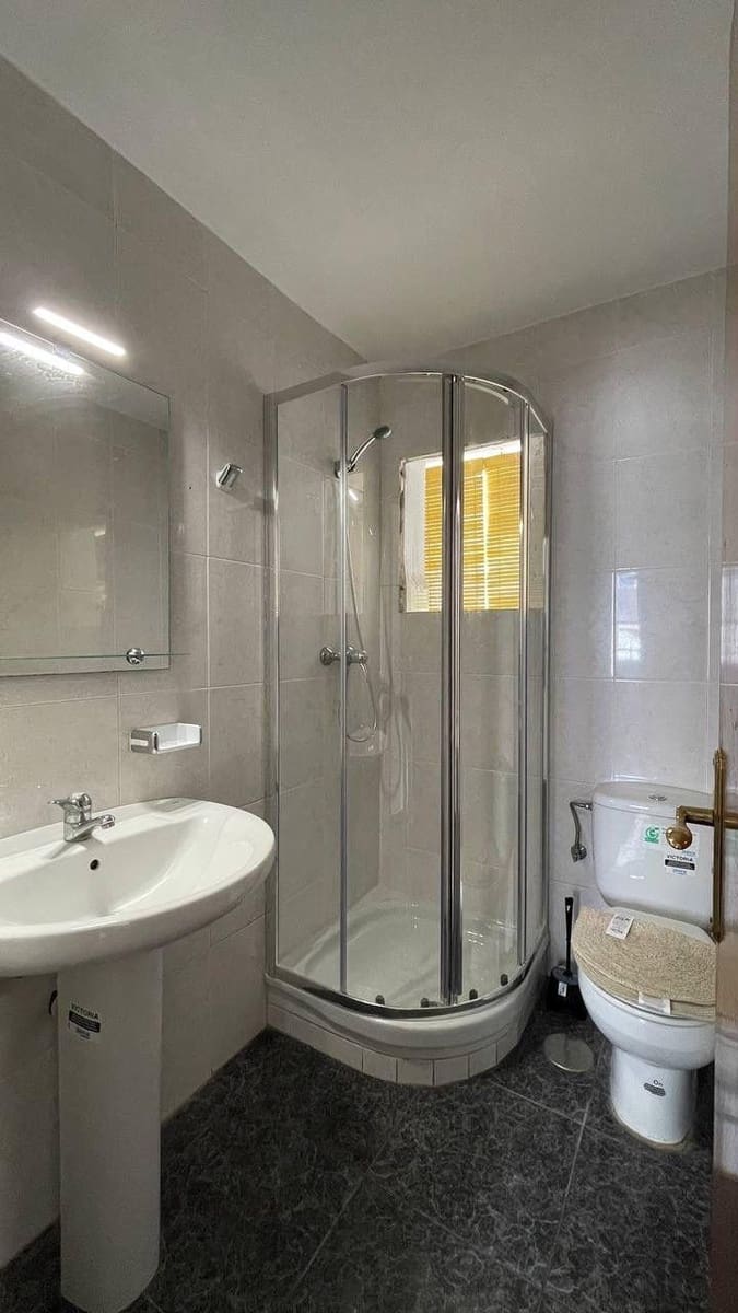 3 bedroom Apartment for sale in Alicante / Alacant city - € 115,000 (Ref: 9608063)