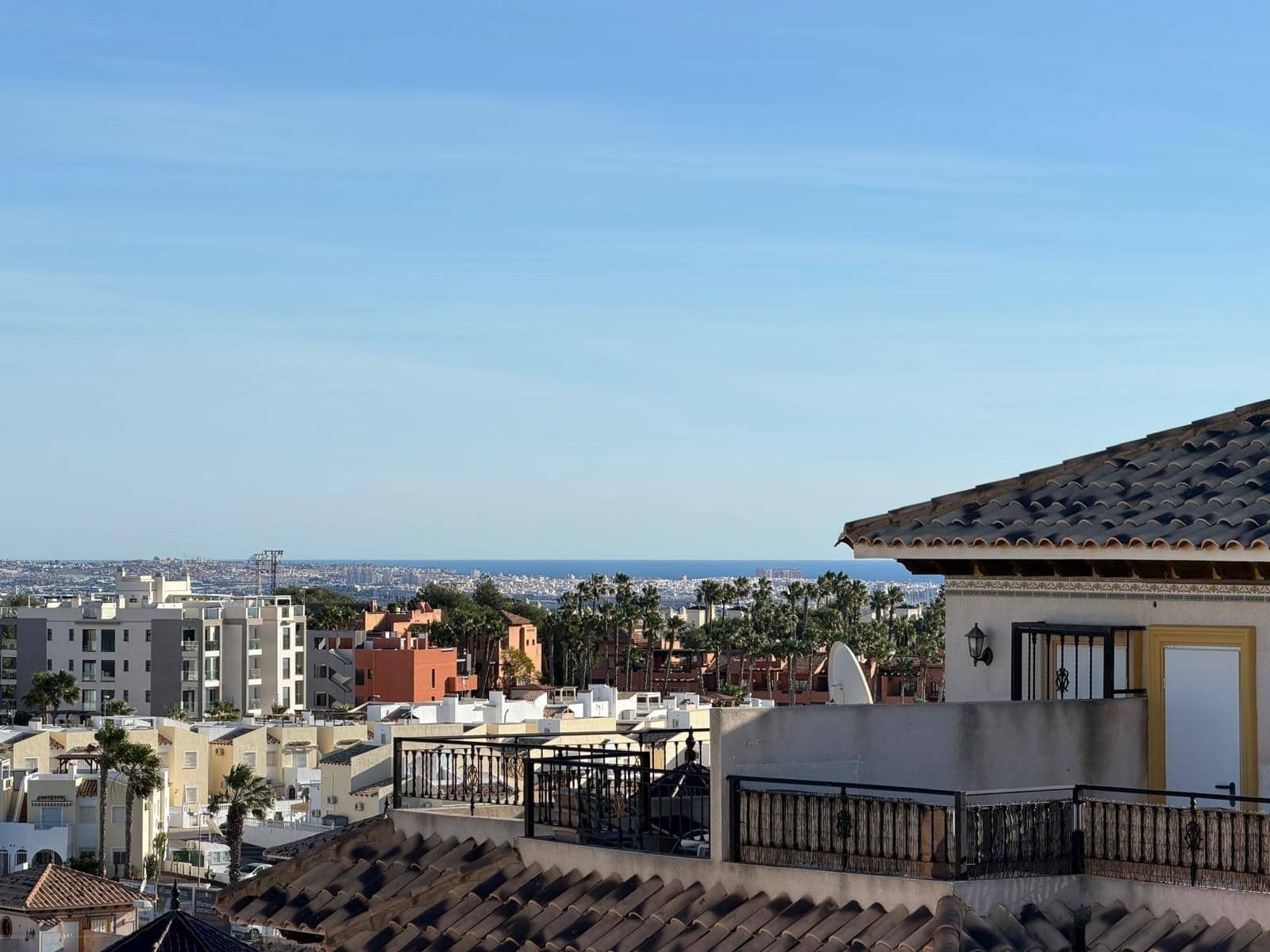 2 makuuhuone Rivitalo myytävänä paikassa Filipinas mukana uima-altaan 
autotalli - 225 000 € (Ref: 9608065)