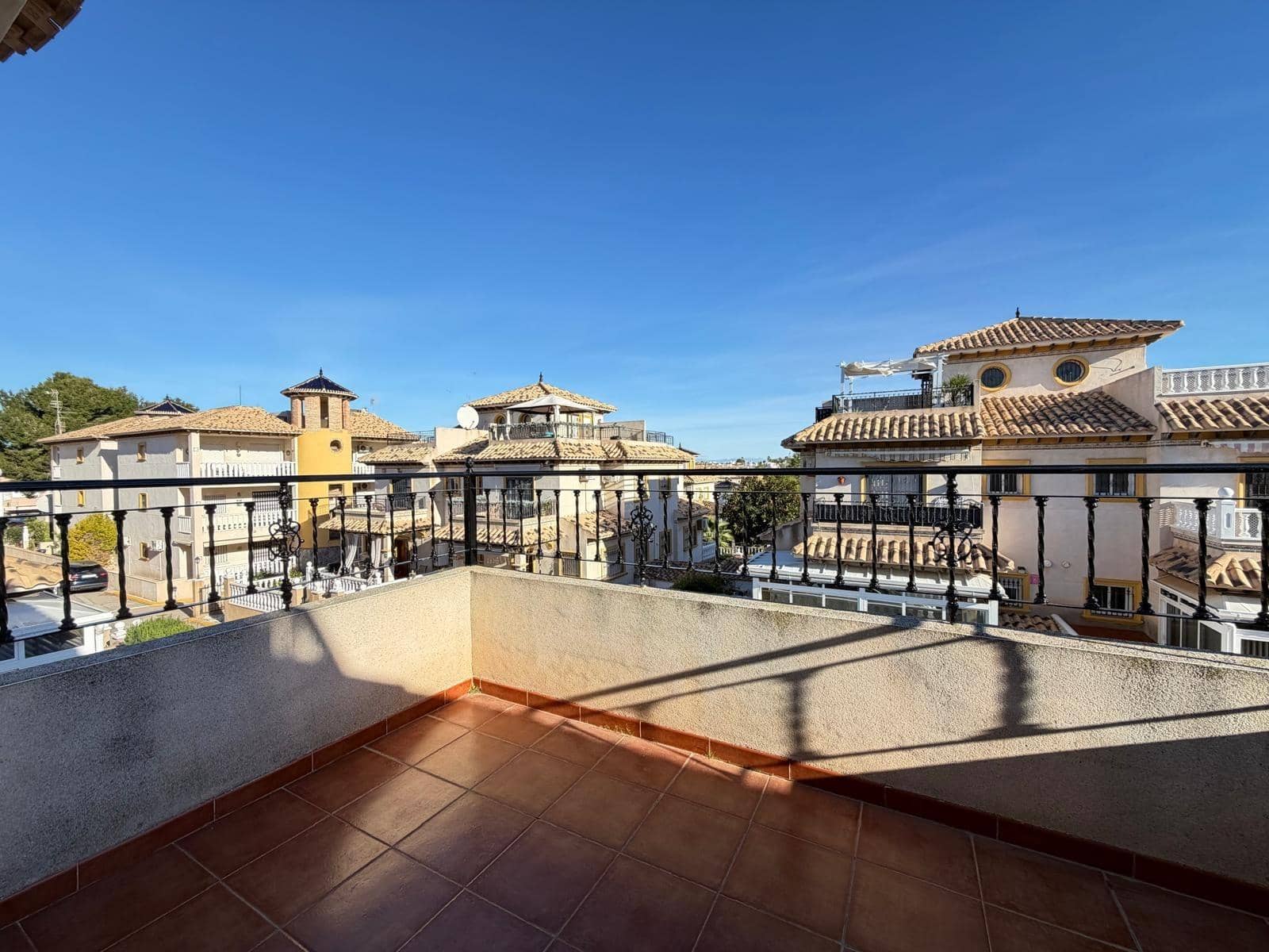 2 makuuhuone Rivitalo myytävänä paikassa Filipinas mukana uima-altaan 
autotalli - 225 000 € (Ref: 9608065)