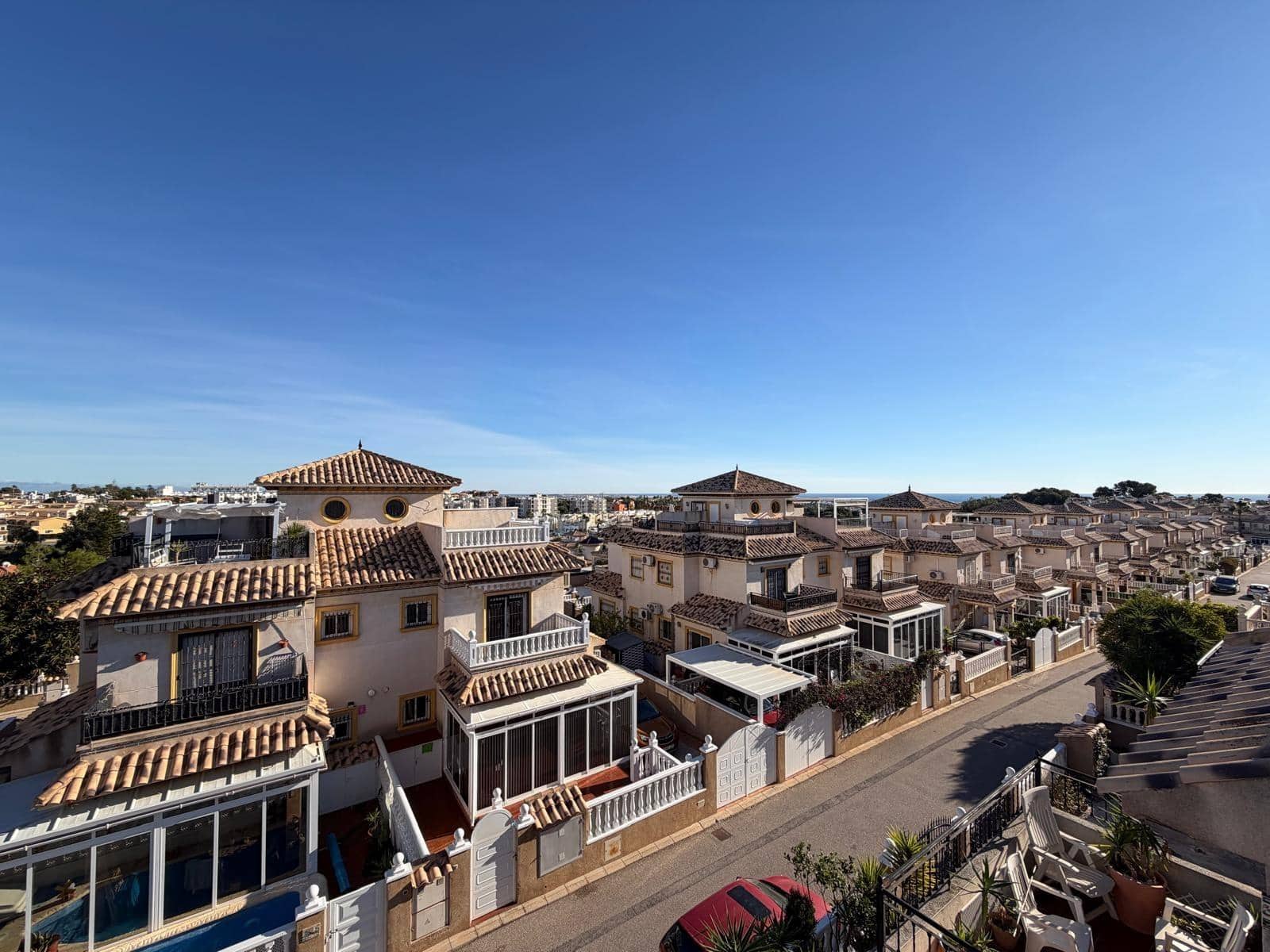 2 makuuhuone Rivitalo myytävänä paikassa Filipinas mukana uima-altaan 
autotalli - 225 000 € (Ref: 9608065)