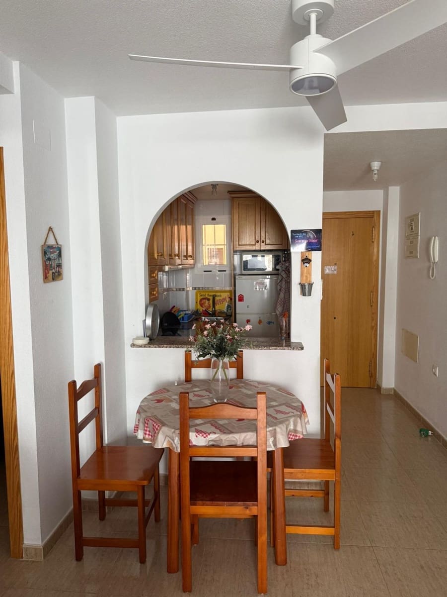 2 makuuhuone Huoneisto myytävänä paikassa Torrevieja mukana uima-altaan - 106 900 € (Ref: 9608066)