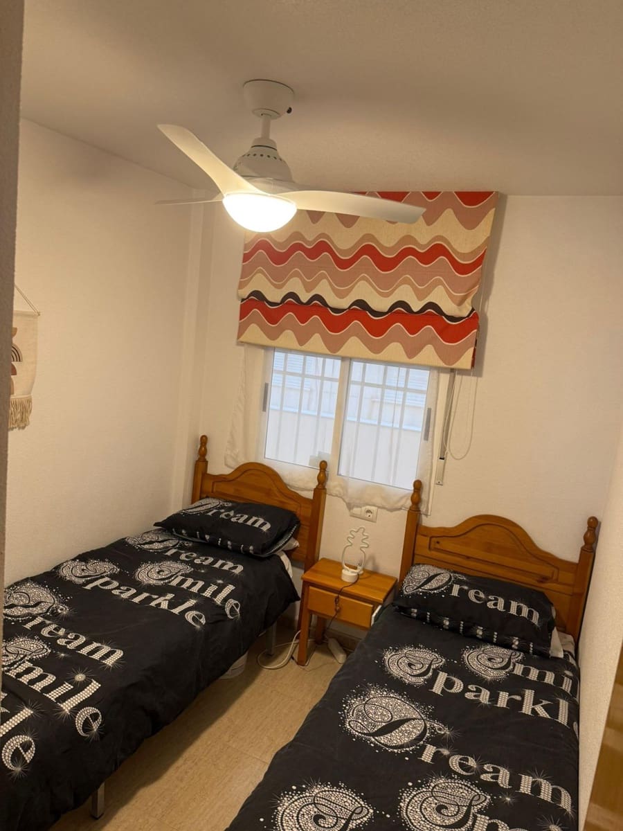 2 makuuhuone Huoneisto myytävänä paikassa Torrevieja mukana uima-altaan - 106 900 € (Ref: 9608066)