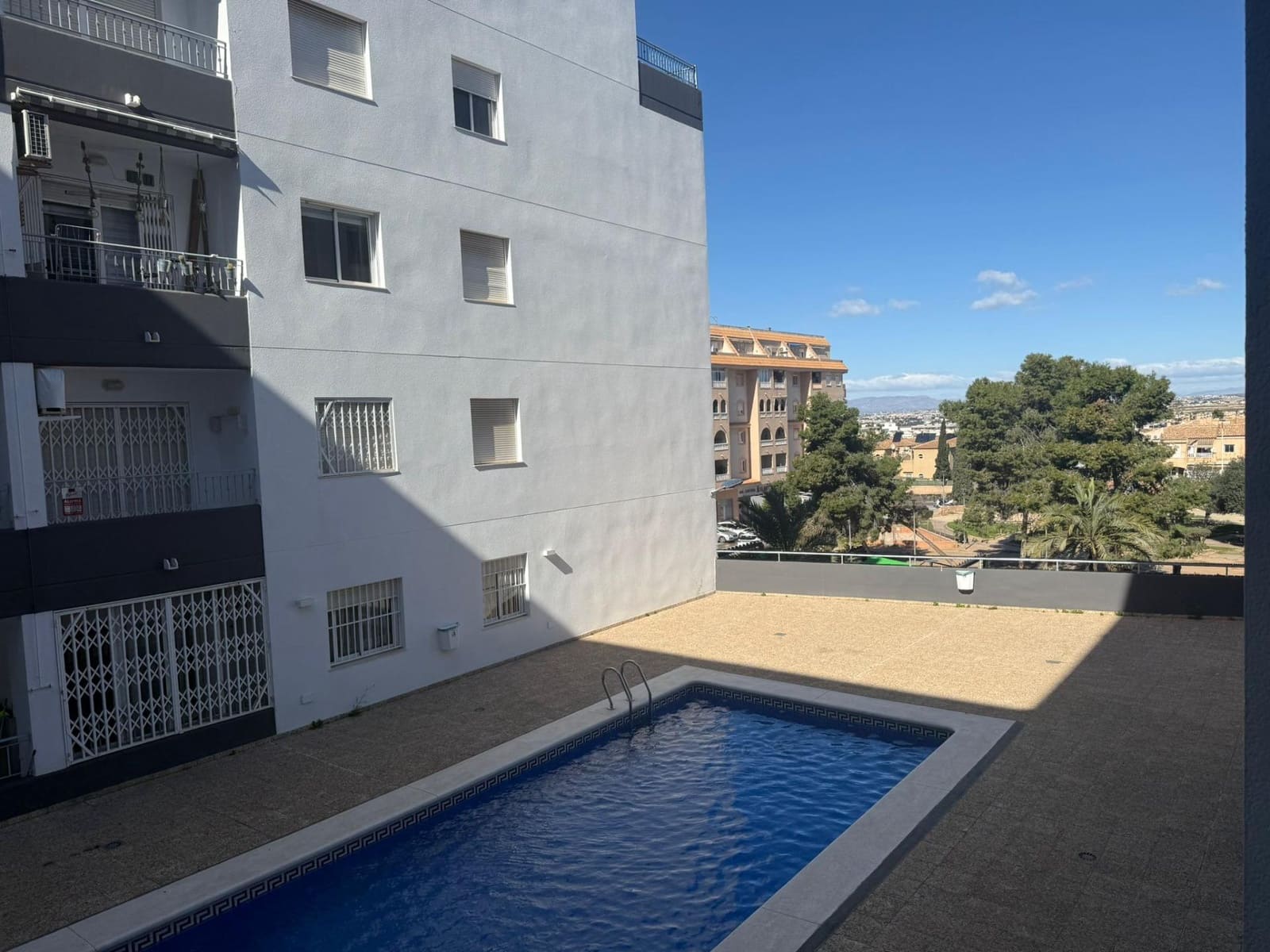 2 makuuhuone Huoneisto myytävänä paikassa Torrevieja mukana uima-altaan - 106 900 € (Ref: 9608066)