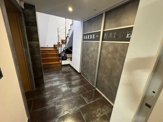 8 sypialnia Willa na sprzedaż w Riba-roja de Túria z basenem garażem - 930 000 € (Ref: 9611533)