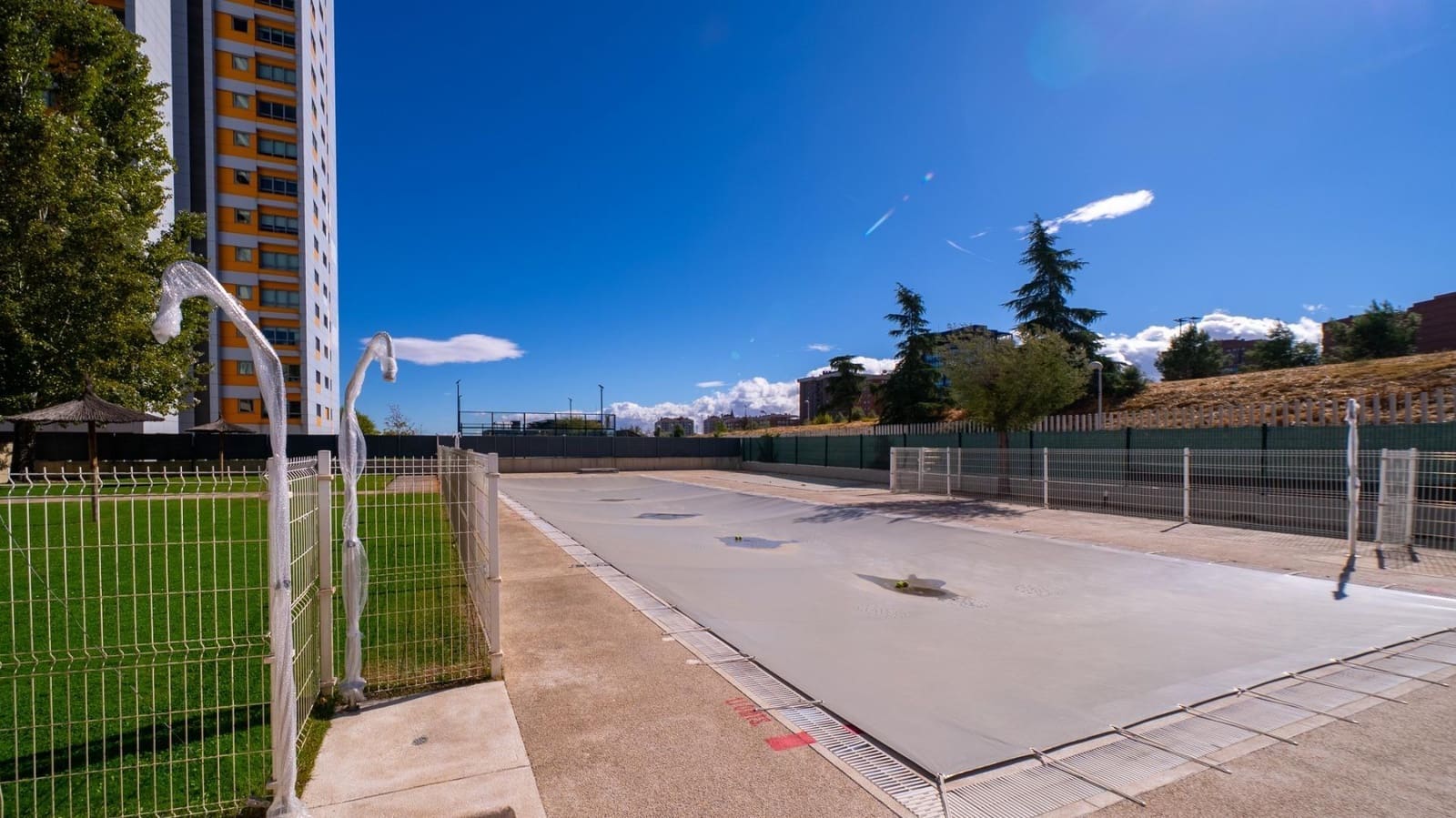 Studio til salgs i Madrid by med svømmebasseng garasje - € 385 000 (Ref: 9615457)