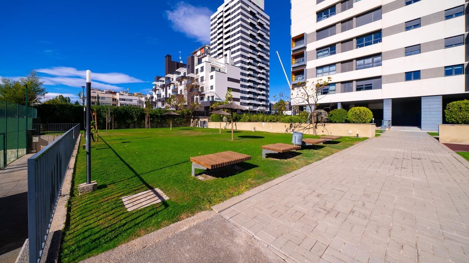 Studio til salgs i Madrid by med svømmebasseng garasje - € 385 000 (Ref: 9615457)