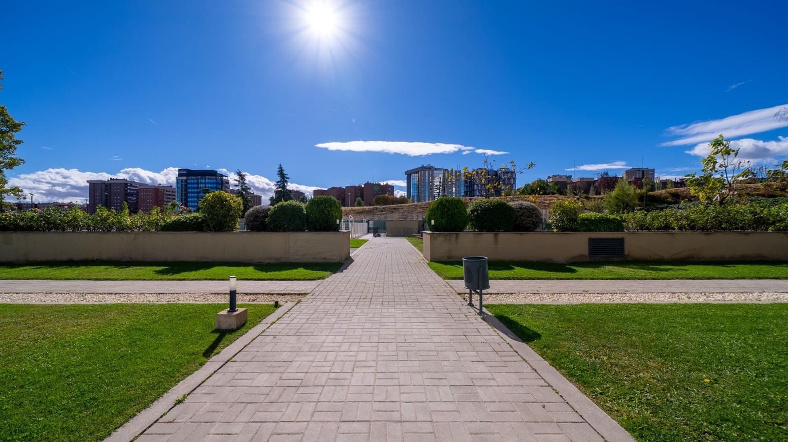 Studio til salgs i Madrid by med svømmebasseng garasje - € 385 000 (Ref: 9615457)