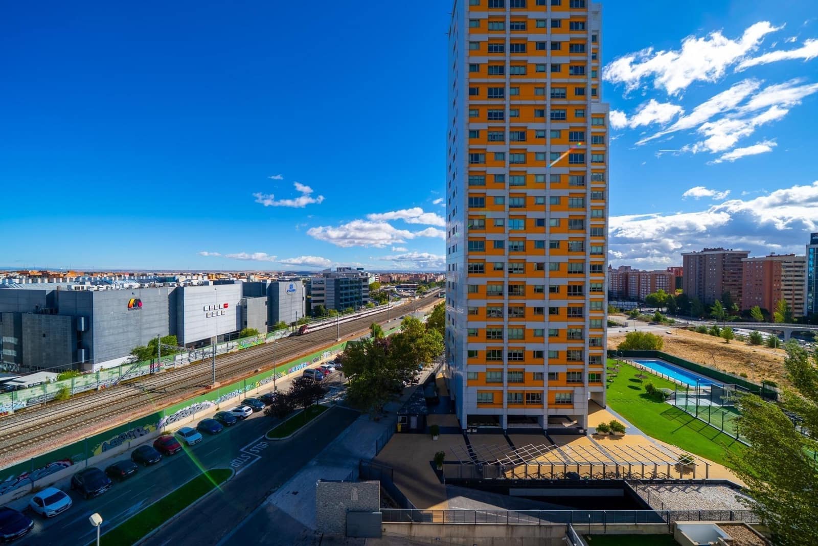 Studio til salgs i Madrid by med svømmebasseng garasje - € 385 000 (Ref: 9615457)