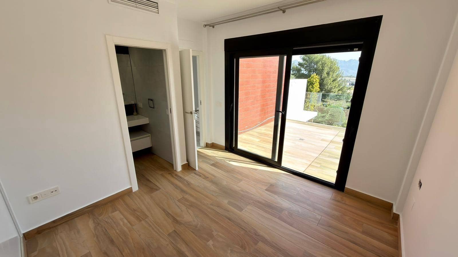 3 bedroom Villa for sale in Polop with pool - € 540,000 (Ref: 9619229)